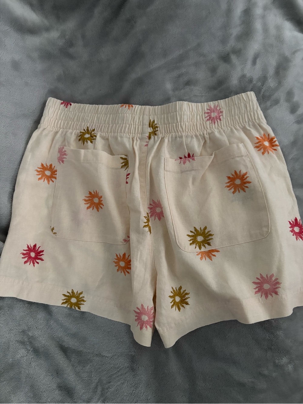 Old Navy Cream High-Waist Floral Print Women's Shorts New with Tags - Picture 5 of 10